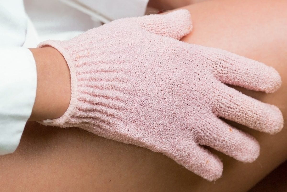 What Are Exfoliating Gloves And Should You Be Using Them Health 